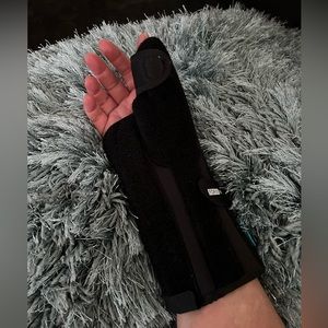 Ossur Formfit Wrist and Thumb Brace. Right Hand